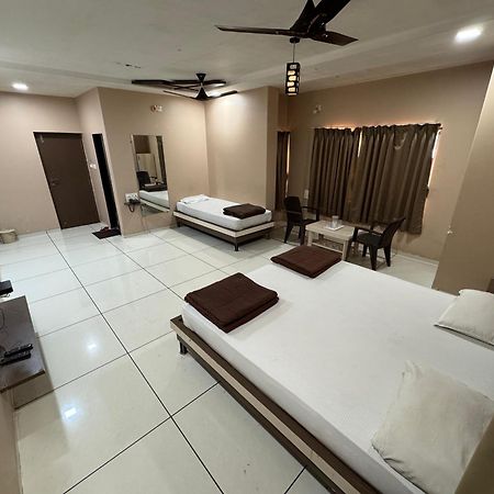 Hotel Bluediamond Bardoli 外观 照片
