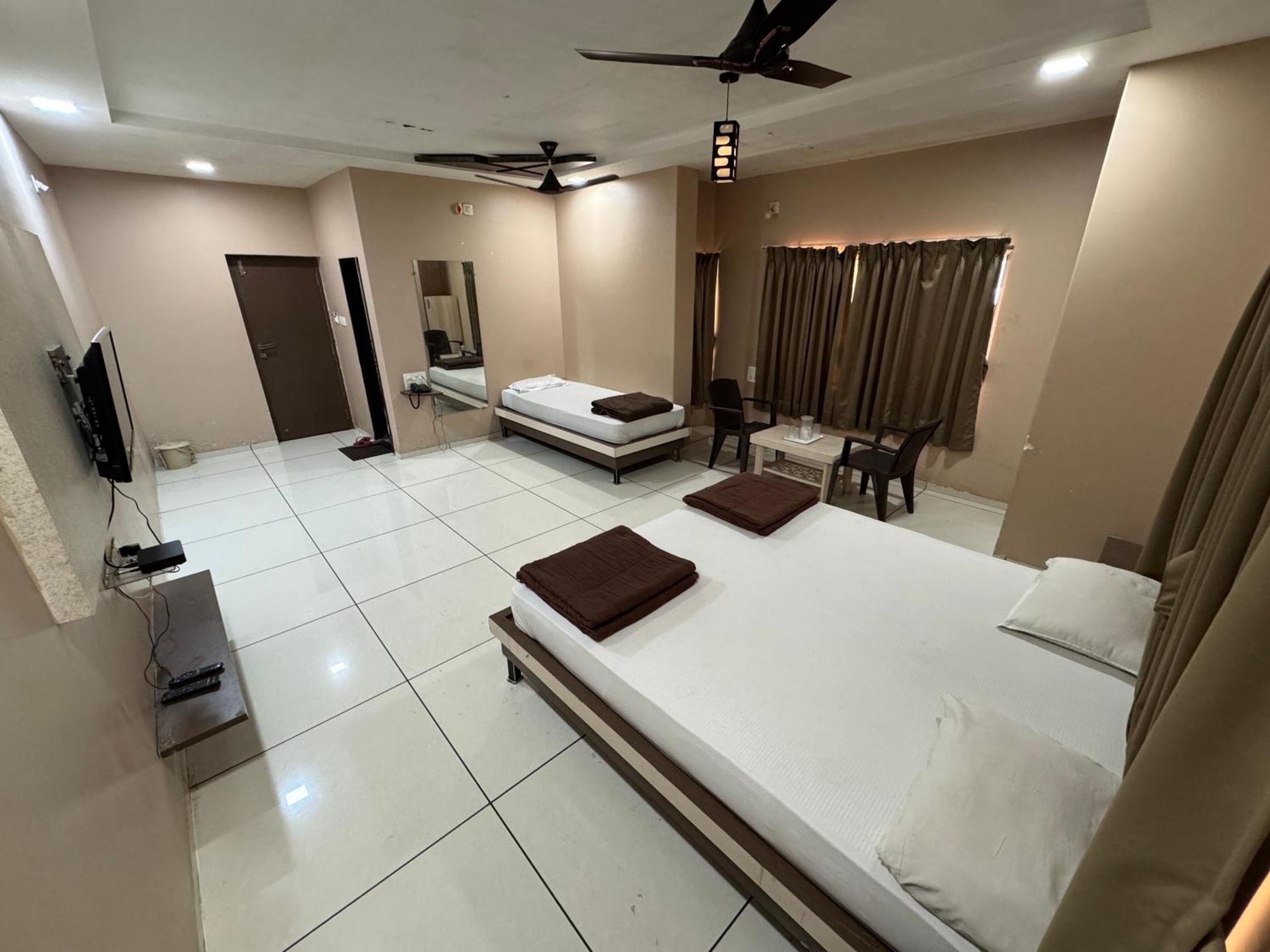 Hotel Bluediamond Bardoli 外观 照片