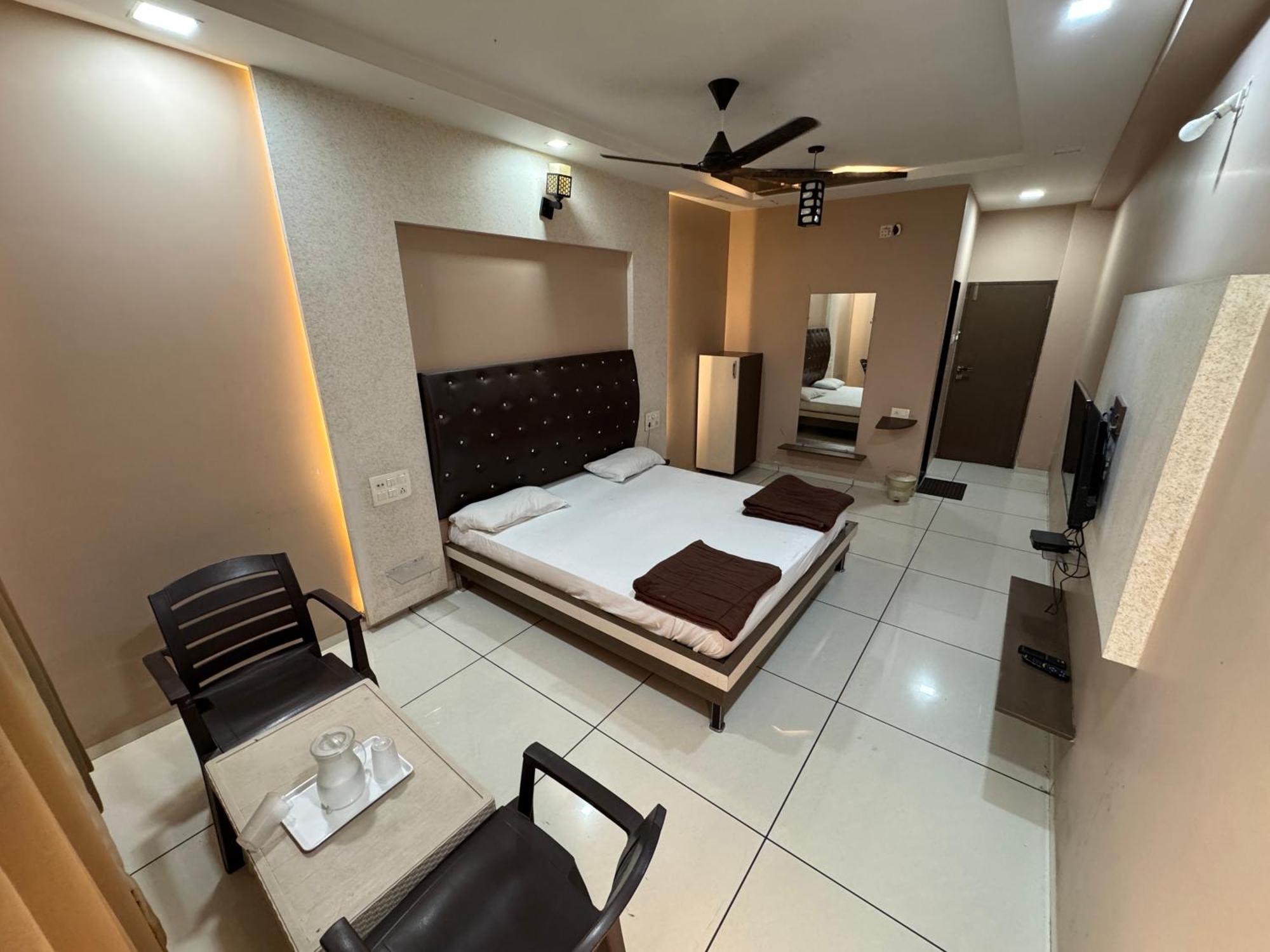 Hotel Bluediamond Bardoli 外观 照片