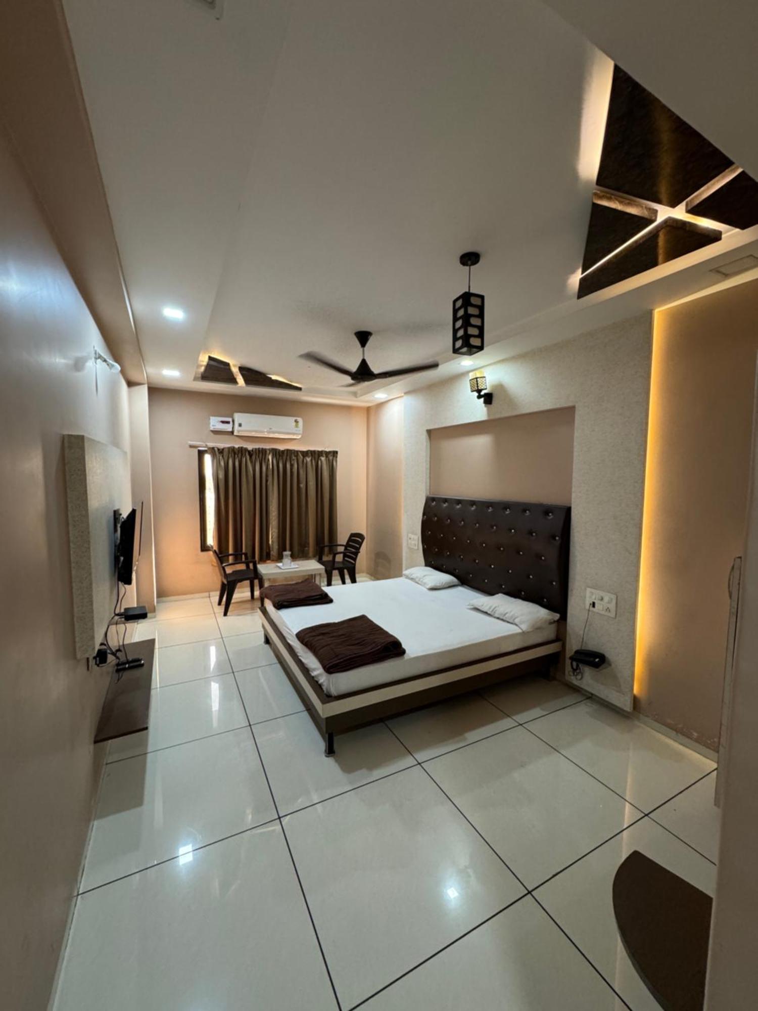 Hotel Bluediamond Bardoli 外观 照片